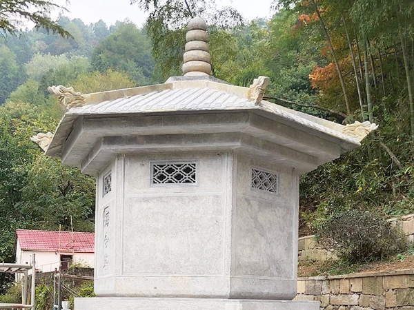 墓塔、石屋